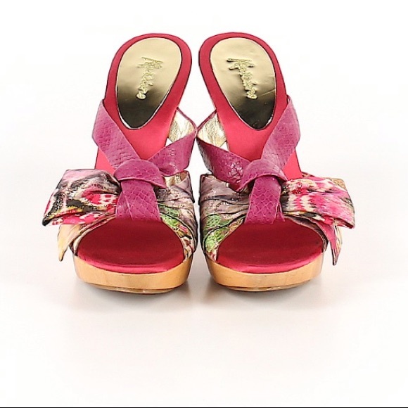 Peep toe pink pumps. Brand new in box - Picture 2 of 3